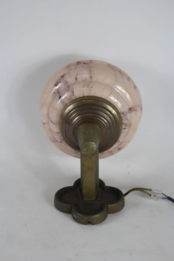 Image 1 of Art Deco - Wandleuchte mit Marmor wie rosa Glas - Messingsockel