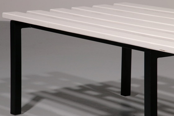 Image 1 of Ducht design Weiße Holzbank mit schwarzem Metallrahmen