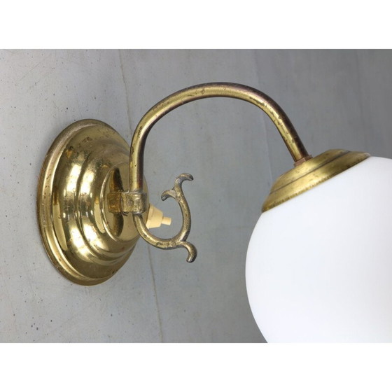 Image 1 of Mid Century Messing & Opalin Wandlampe