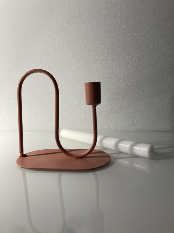 Image 1 of Moderner, verspielter Kerzenleuchter in Korallenfarbe