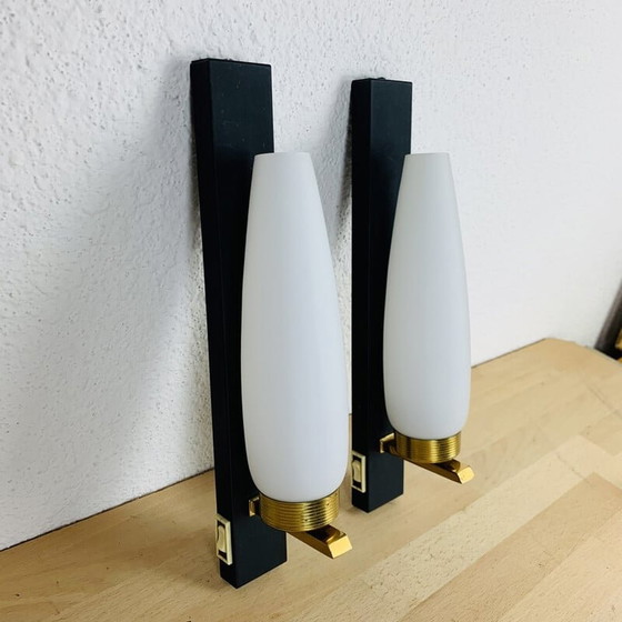 Image 1 of Paar alte Wandlampen aus Metall und weißem Opalin, 1950er Jahre