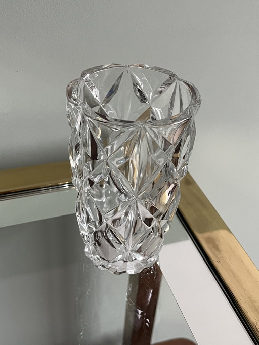 Vase aus geschliffenem Glas