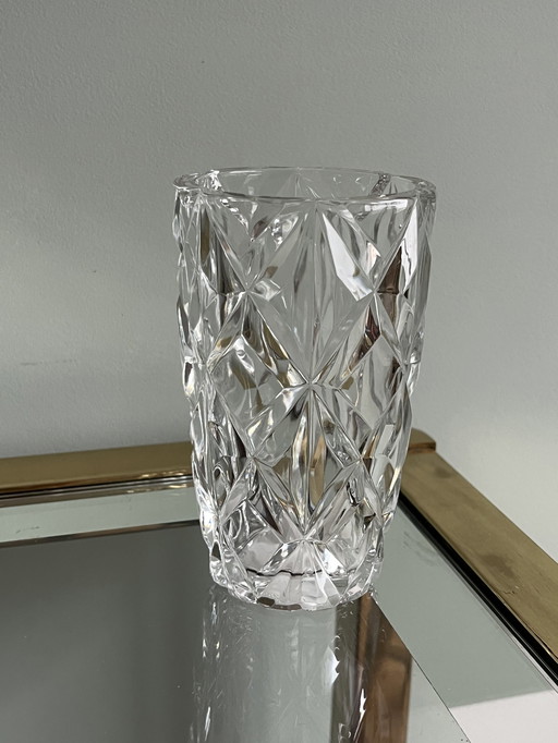 Vase aus geschliffenem Glas