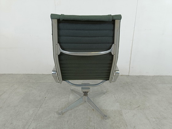 Image 1 of Charles & Ray Eames EA124 Loungesessel aus schwarzem Stoff, 1970er Jahre