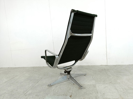 Image 1 of Charles & Ray Eames EA124 Loungesessel aus schwarzem Stoff, 1970er Jahre