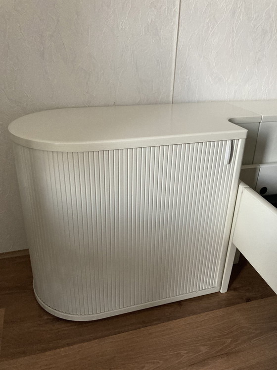 Image 1 of Auping Auronde 1-Personen-Bett und originelle Rückwand mit runden Schiebetürschränken, entworfen von Frans De La Haye.