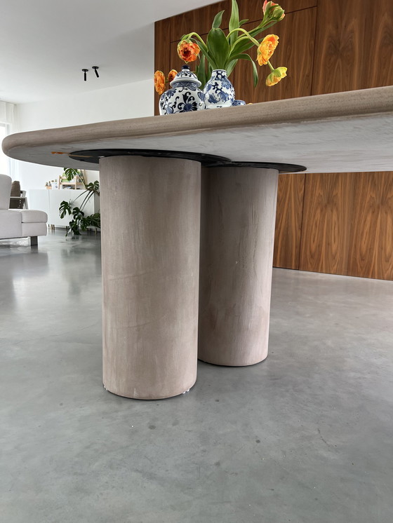 Image 1 of Esstisch aus Mortex