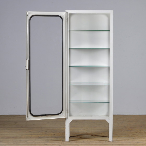 Image 1 of Vintage Arztschrank aus Eisen und Glas , 1970er Jahre