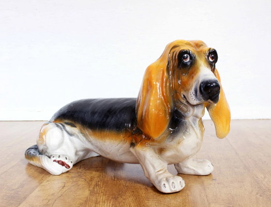 Image 1 of Lebensgroßer Basset aus Keramik