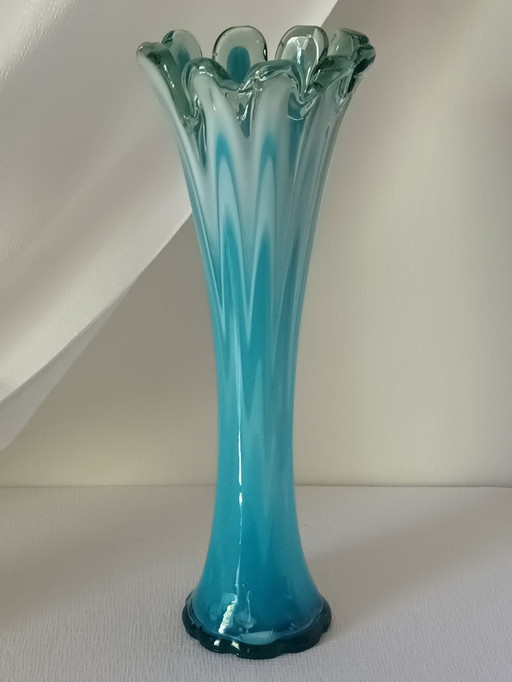 Blaue Vase Aus Mundgeblasenem Glas Vintage