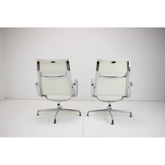 Image 1 of Ein Paar alte Ledersessel von Charles und Ray Eames für Vitra