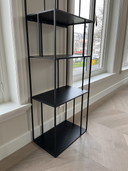 Poltöpfe offener Schrank