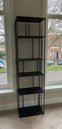 Poltöpfe offener Schrank