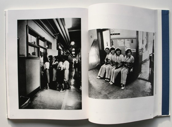 Image 1 of Miyako Ishiuchi – Suidobashi: Bücher des Tokyo Dental College