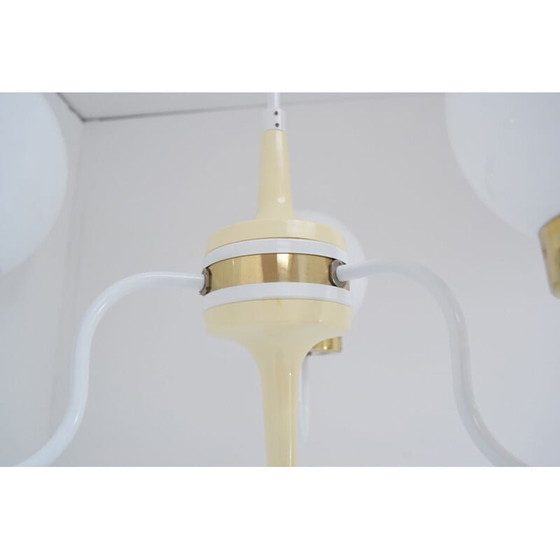 Image 1 of Mid-Century-Kronleuchter aus Milchglas von Instala, 1960er Jahre