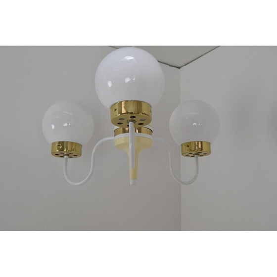 Image 1 of Mid-Century-Kronleuchter aus Milchglas von Instala, 1960er Jahre