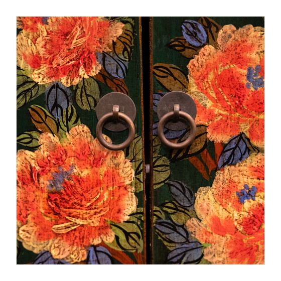 Image 1 of Chinesisches TV-Sideboard mit Blumenmalerei