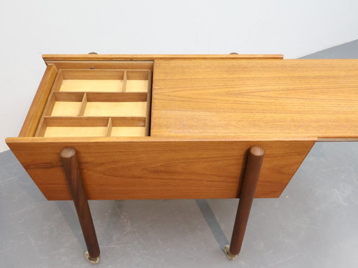 Dänischer Vintage-Kurzwarenschrank auf Rädern