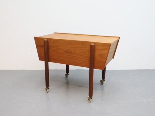 Dänischer Vintage-Kurzwarenschrank auf Rädern