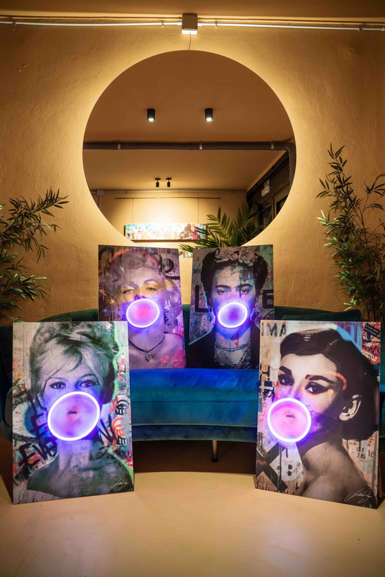 Image 1 of LedMansion Bubble Collection V.2. Marylin Audrey Frida Brigitte PopArt- Kunst -LED-Lampe