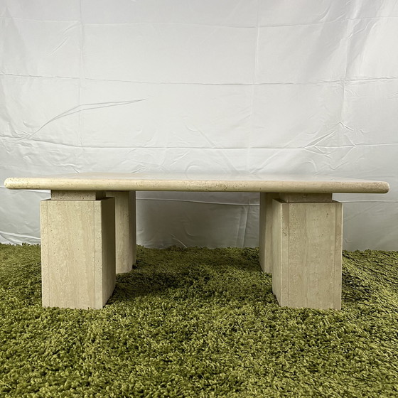 Image 1 of Brutalist Couchtisch aus Travertin