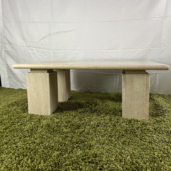 Image 1 of Brutalist Couchtisch aus Travertin