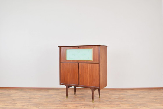 Image 1 of Mid-Century Norwegischer Teakholzschrank, 1960er Jahre.
