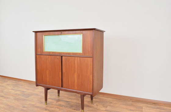 Image 1 of Mid-Century Norwegischer Teakholzschrank, 1960er Jahre.