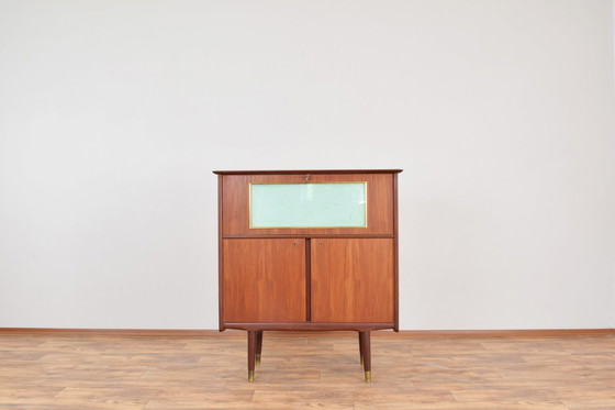 Image 1 of Mid-Century Norwegischer Teakholzschrank, 1960er Jahre.