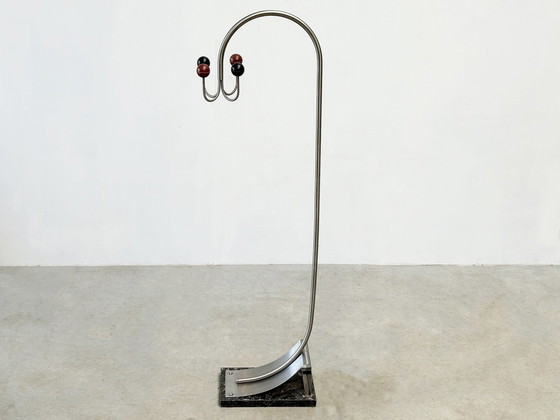 Image 1 of Italienischer Kleiderständer mit Marmorsockel