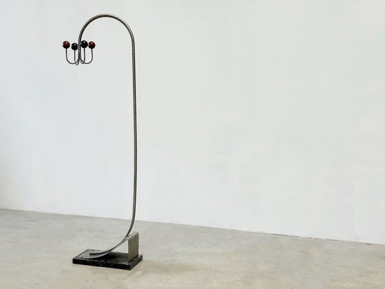 Image 1 of Italienischer Kleiderständer mit Marmorsockel