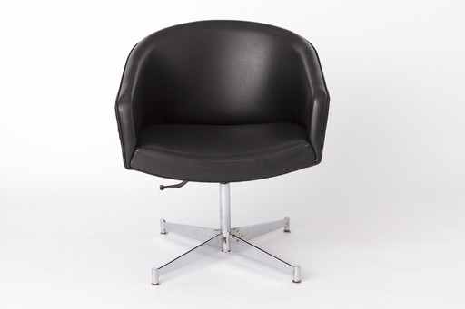 Stilvoller Drehstuhl von Thonet 1980S Österreich