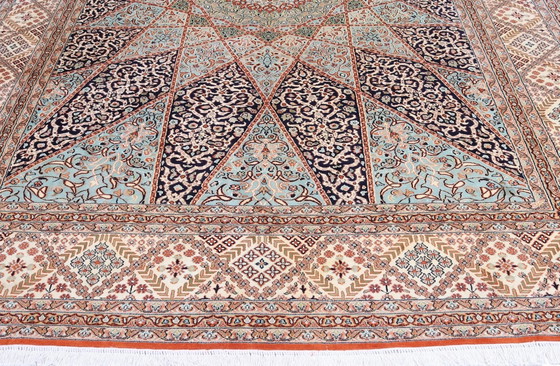 Image 1 of Neuer Kaschmir-Seidenteppich - sehr feines Gonbad-Design