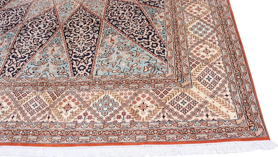 Image 1 of Neuer Kaschmir-Seidenteppich - sehr feines Gonbad-Design