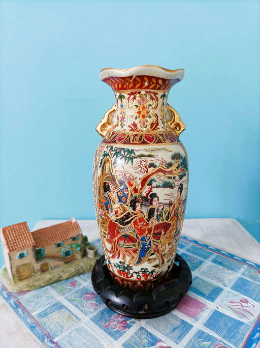 Kleine Chinesische Vase Signiert auf Sockel