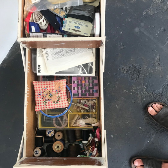 Image 1 of Vintage-Nähschrank