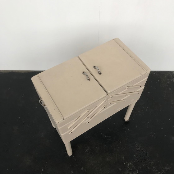 Image 1 of Vintage-Nähschrank