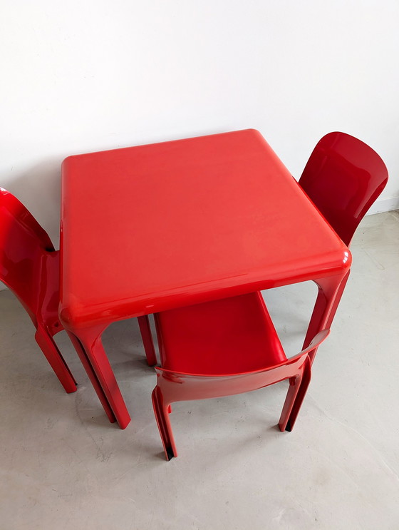 Image 1 of Rotes Esstischset 'Selene' von Vico Magistretti für Artemide 1960er Jahre