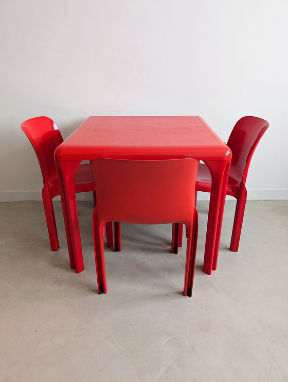 Image 1 of Rotes Esstischset 'Selene' von Vico Magistretti für Artemide 1960er Jahre