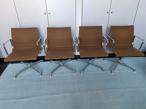 4X Vitra Eames Ea108