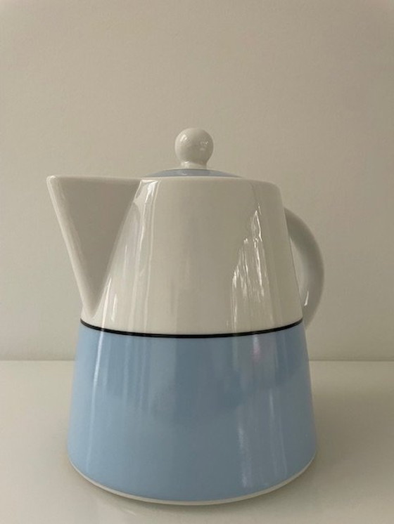 Image 1 of Modernes Design Teekanne Baby Blau, Weiß mit schwarzem Rand