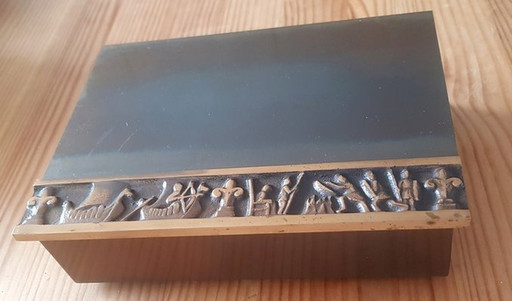 Handgefertigte Kupferdose mit Wikinger-Ornamentrelief, 1940er Jahre