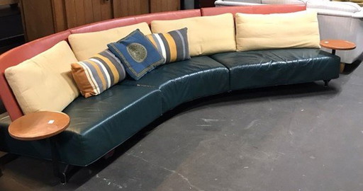 Montis Baku Designersofa mit zwei festen Beistelltischen