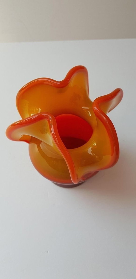 Orangefarbene blumenförmige Vase Modell Koziolek von Czeslaw Zuber für Huta Barbara – Vasen, Glass (photo 5 of 9)