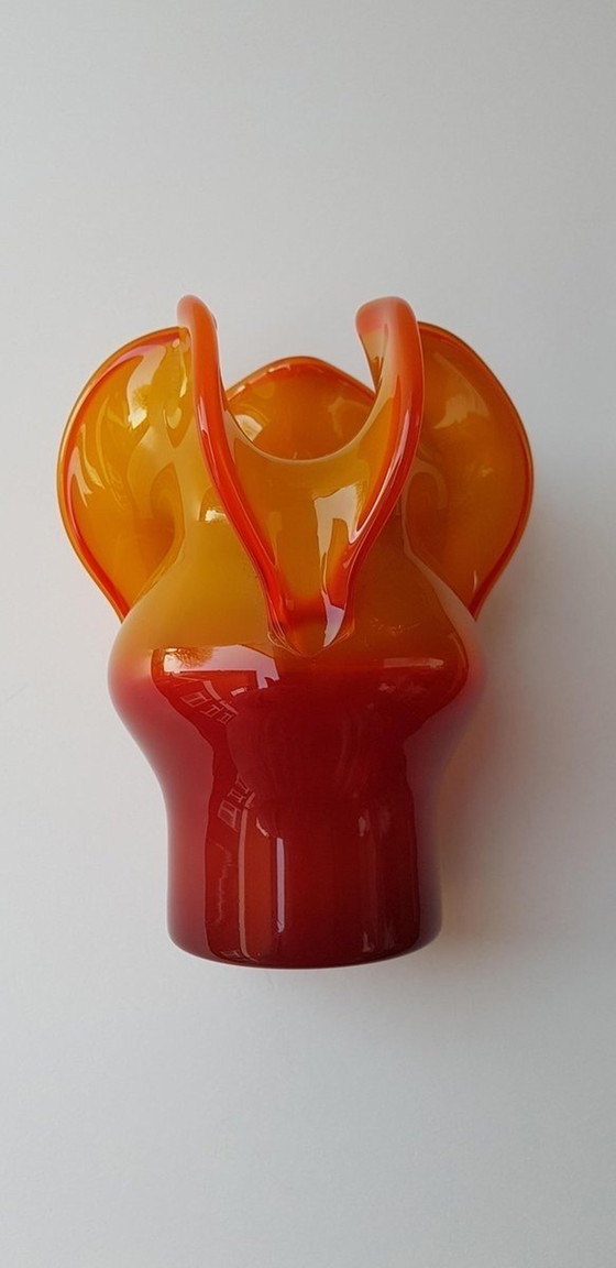 Orangefarbene blumenförmige Vase Modell Koziolek von Czeslaw Zuber für Huta Barbara – Vasen, Glass (photo 6 of 9)