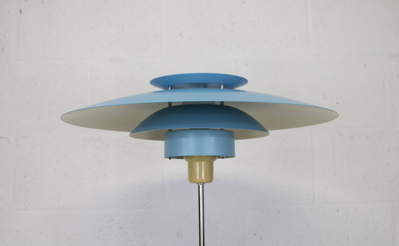 Image 1 of Modernes dänisches Design Stehlampe in blau und weißen Schirmen - Dänemark 80'S