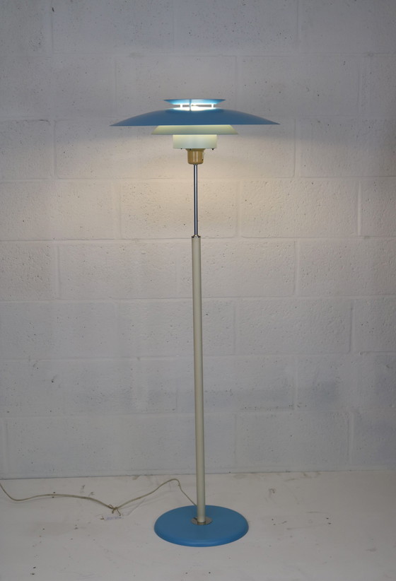 Image 1 of Modernes dänisches Design Stehlampe in blau und weißen Schirmen - Dänemark 80'S