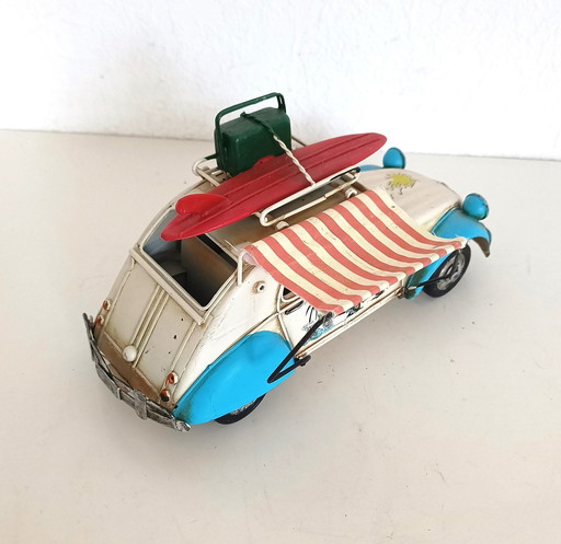 Retro-Modellauto eines Citroen 2Cv