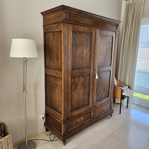 Eleganter Louis Philippe-Schrank mit Regalen