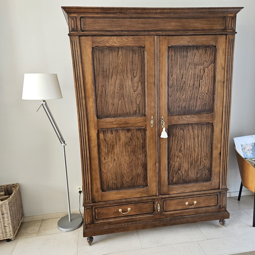 Eleganter Louis Philippe-Schrank mit Regalen